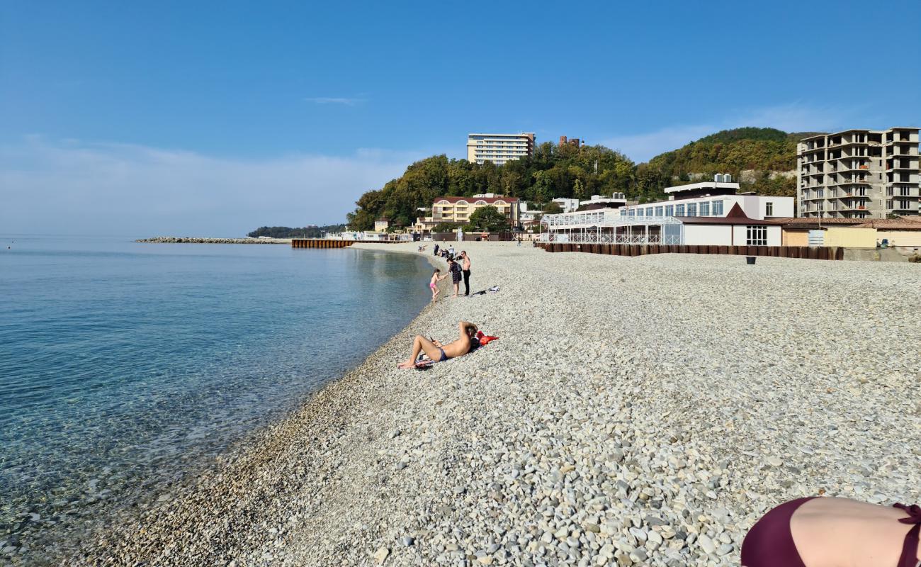 Foto de Nebug beach con guijarro gris superficie