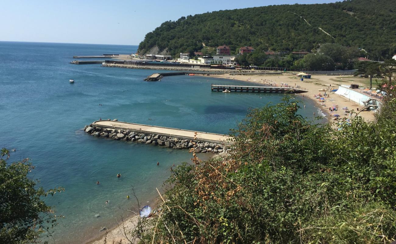 Foto de Golubaya Bukhta beach con arena fina y guijarros superficie