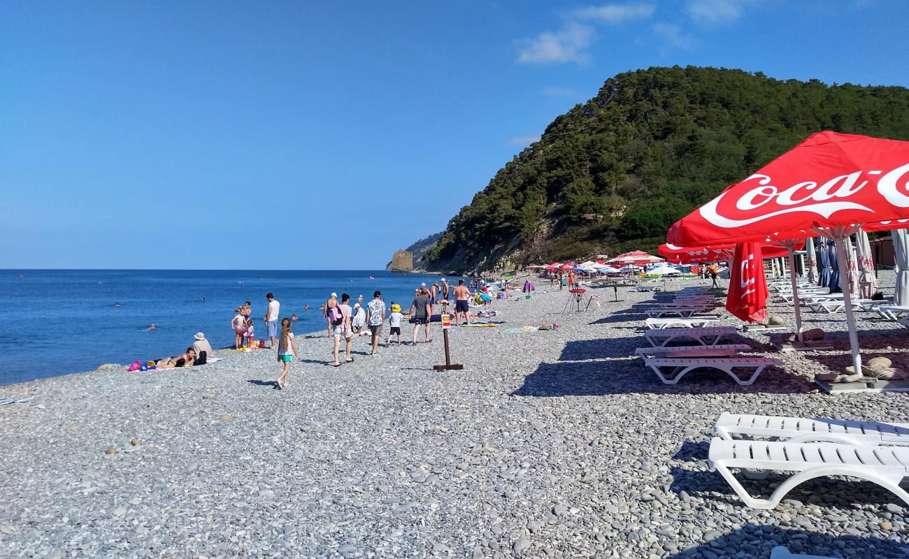 Foto de Playa de Praskoveevki con guijarro fino claro superficie