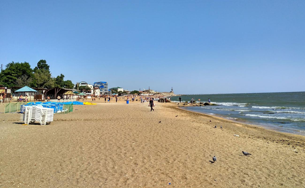 Foto de Makhachkalinskiy Gorodskoy Beach con guijarro fino claro superficie