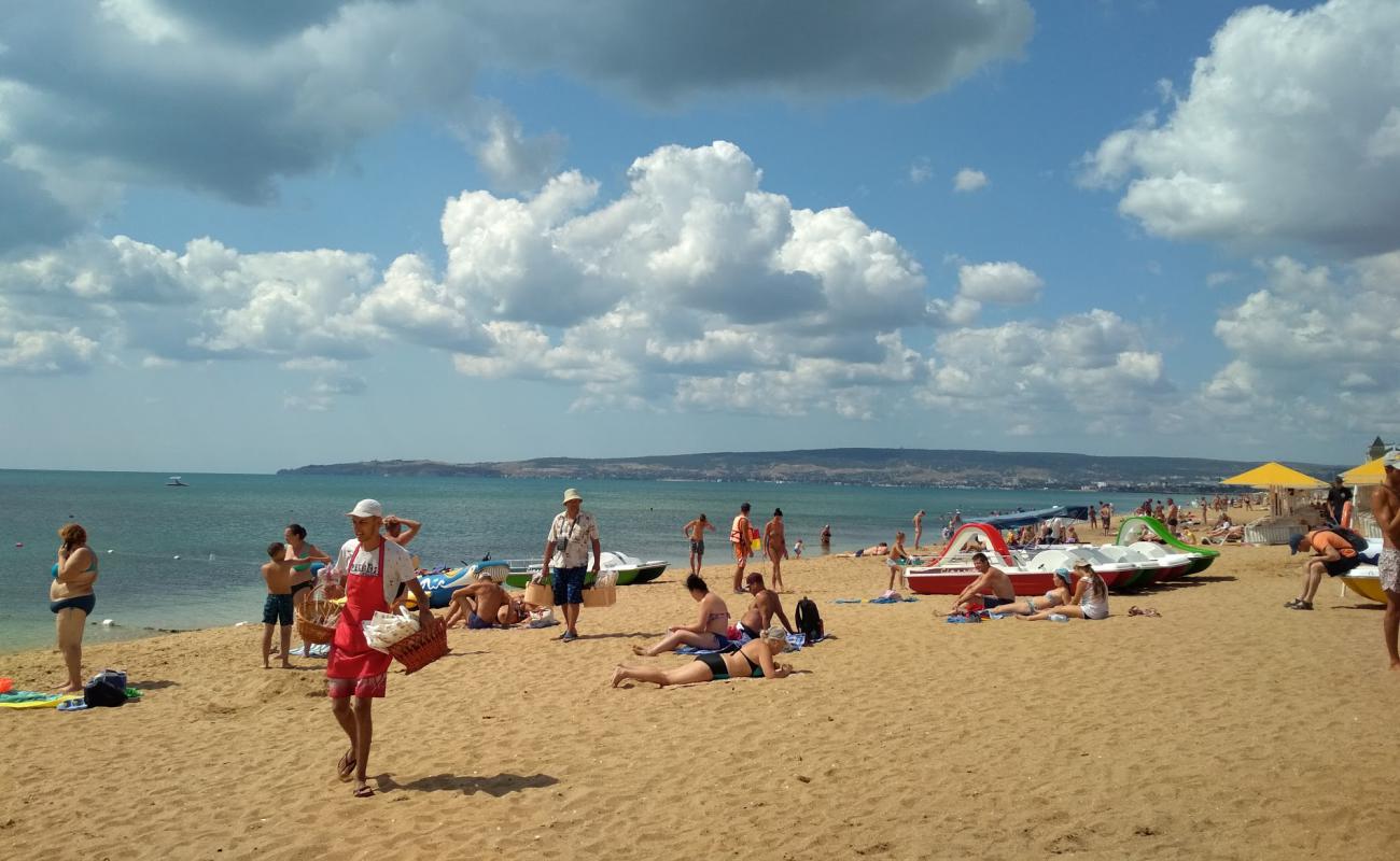 Foto de Lazurnyy Beach con guijarro fino claro superficie