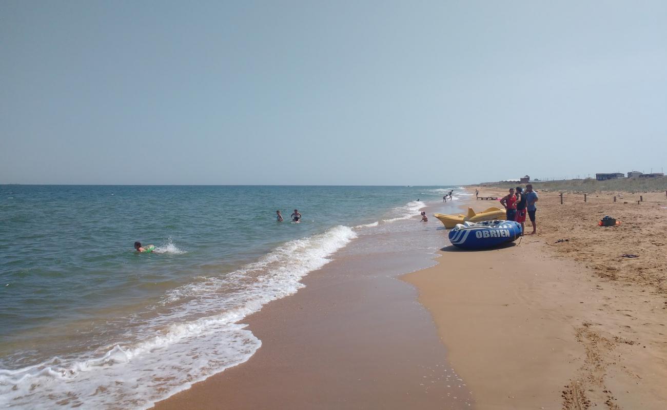 Foto de Izberbash Parus Beach con arena brillante superficie