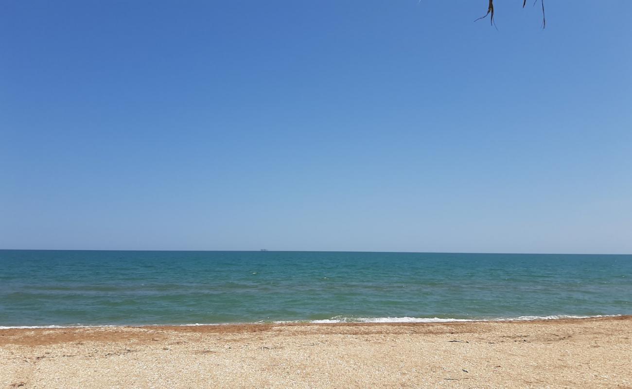 Foto de Timhan Beach con guijarro fino claro superficie