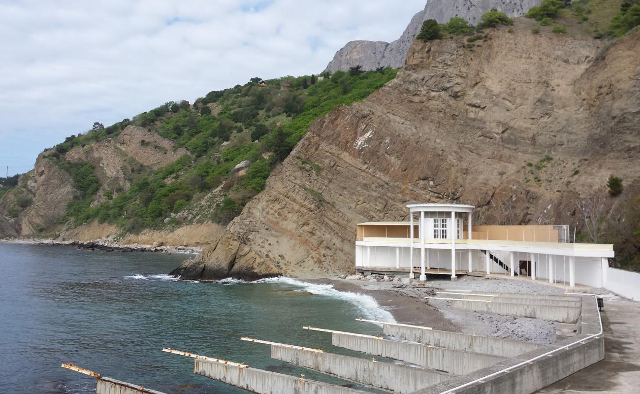 Foto de Mellas beach con guijarro gris superficie