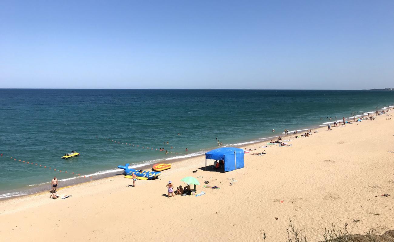 Foto de Lyubimovka beach con arena brillante superficie