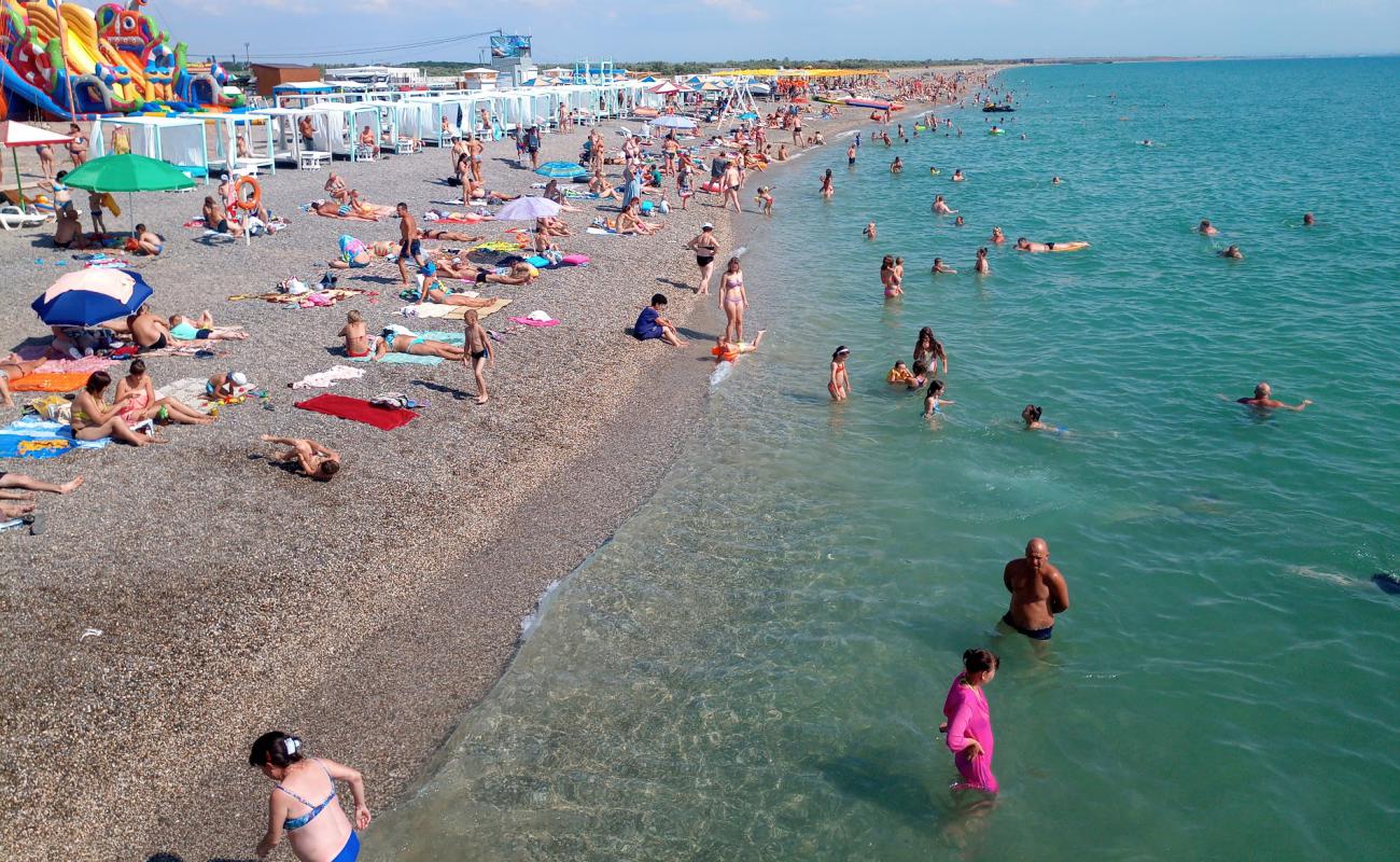 Foto de Playa de Novofedorovka con guijarro fino gris superficie