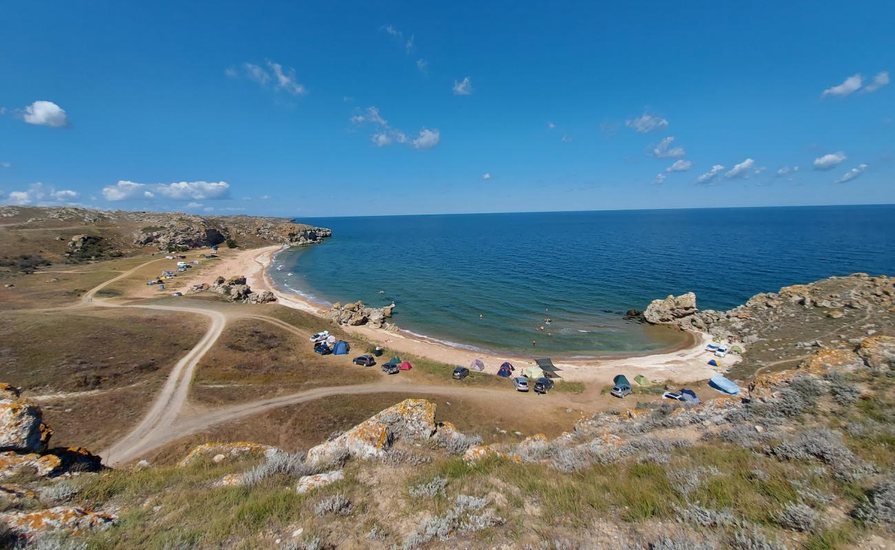 Foto de Karalarskiy park II con arena de concha brillante superficie