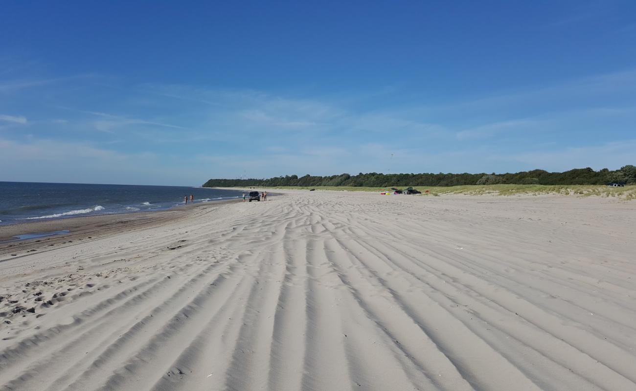 Foto de Povarovka beach con arena blanca superficie