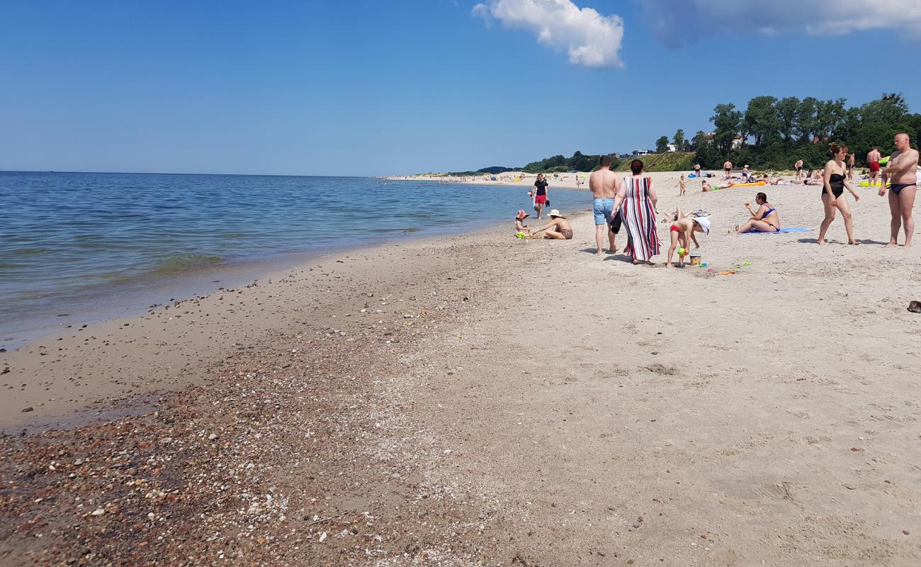 Foto de Yantarnyy Beach con arena brillante superficie