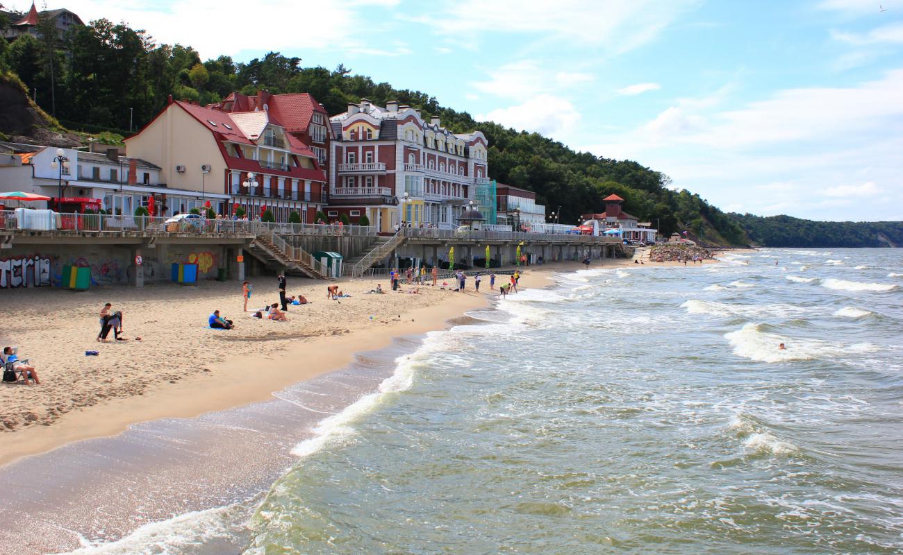 Foto de Svelogorskiy Beach con arena brillante superficie