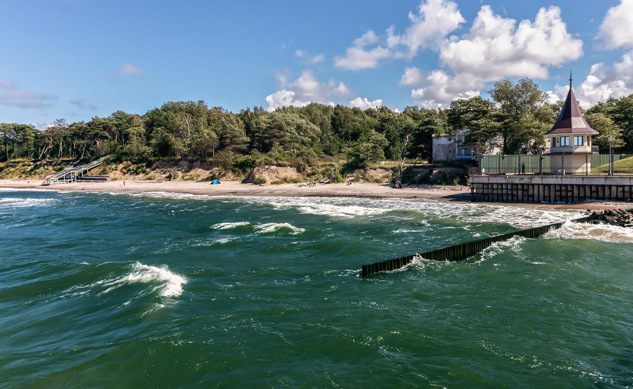 Foto de Zaostrov'ye Beach con arena brillante superficie