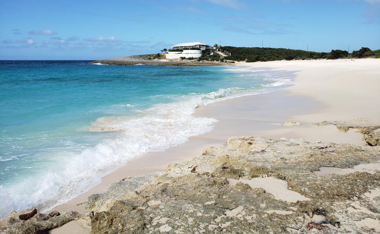 Foto de Captain's Bay beach con brillante arena fina superficie