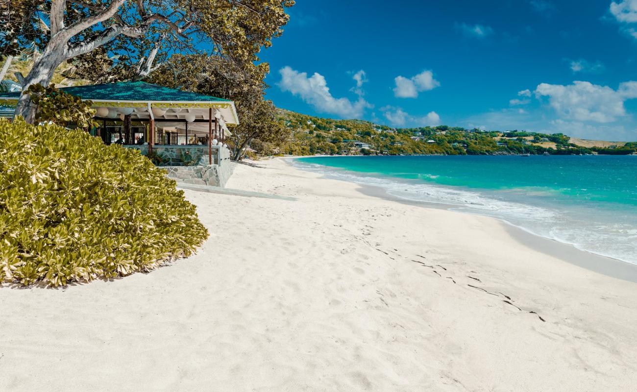 Foto de Playa de Bequia con brillante arena fina superficie