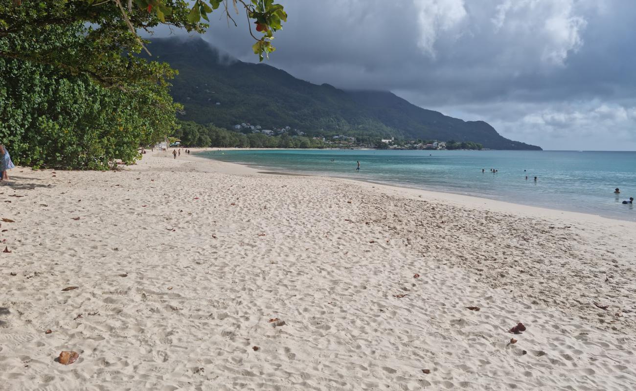 Foto de Beau Vallon Beach II con brillante arena fina superficie