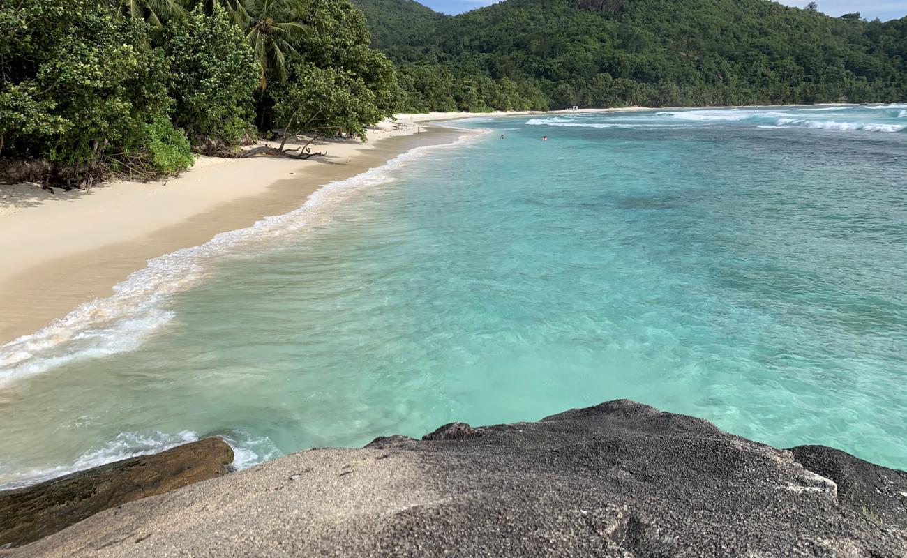 Foto de Playa Baie Lazare con arena fina blanca superficie