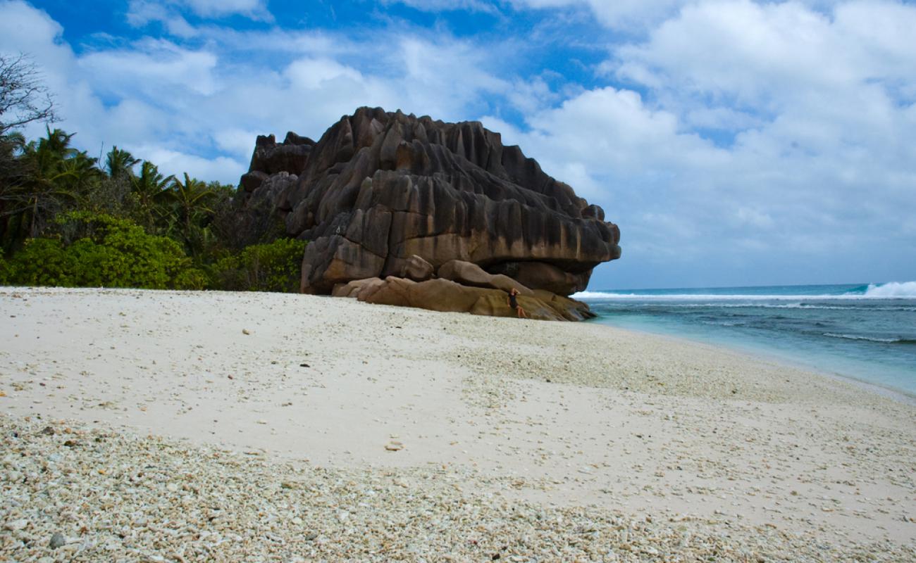 Foto de Anse Grosse Beach con arena blanca superficie