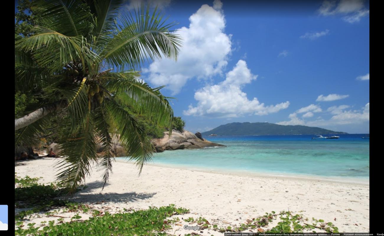 Foto de Grande Soeur Beach II con agua cristalina superficie