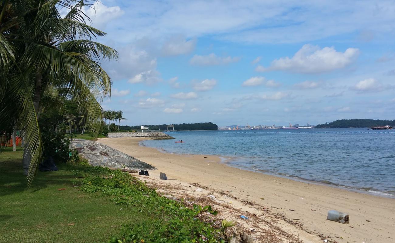 Foto de Pasir Ris Beach con arena brillante superficie