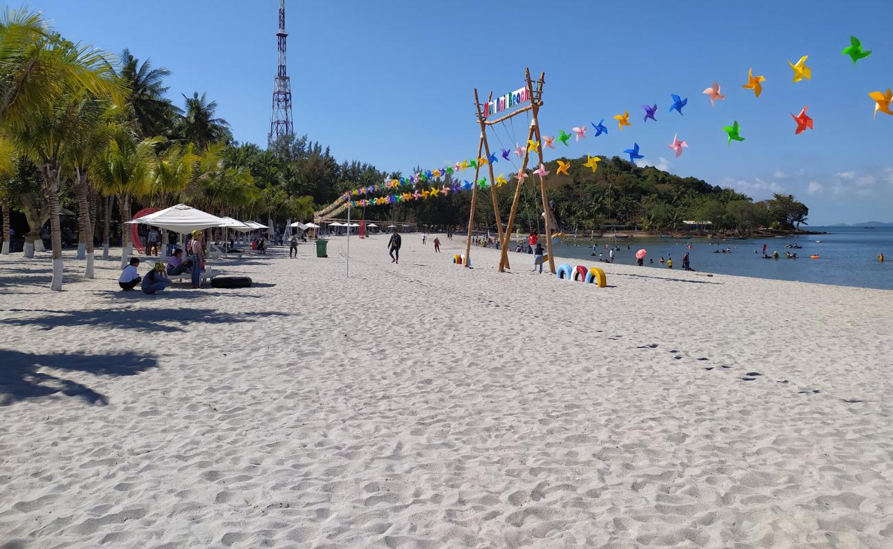 Foto de Mui Nai black beach con arena blanca superficie