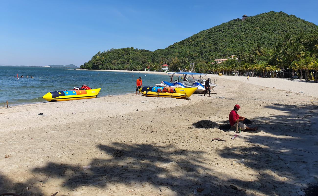 Foto de Mui Nai Beach con arena brillante superficie