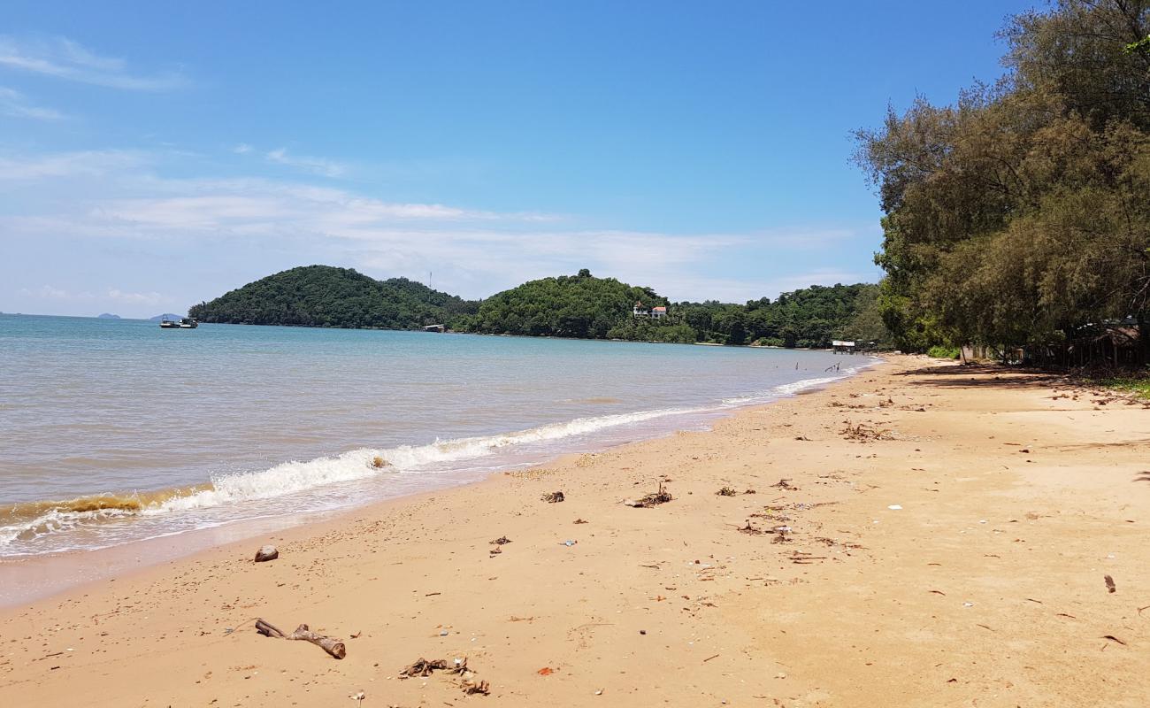 Foto de Bai Duong Beach con arena brillante superficie