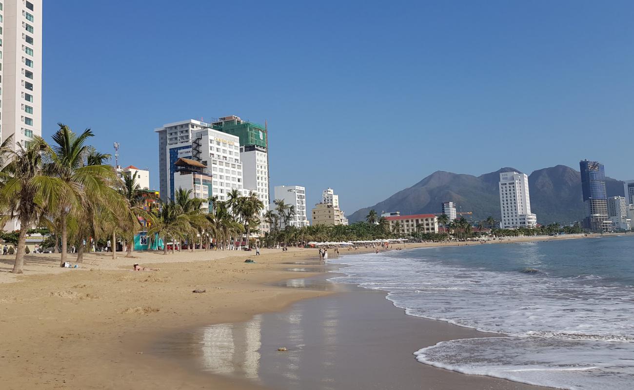 Foto de Playa Hon Chong con brillante arena fina superficie