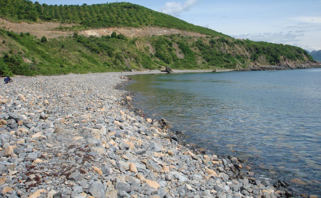 Foto de Bai Tien Beach con guijarro gris superficie