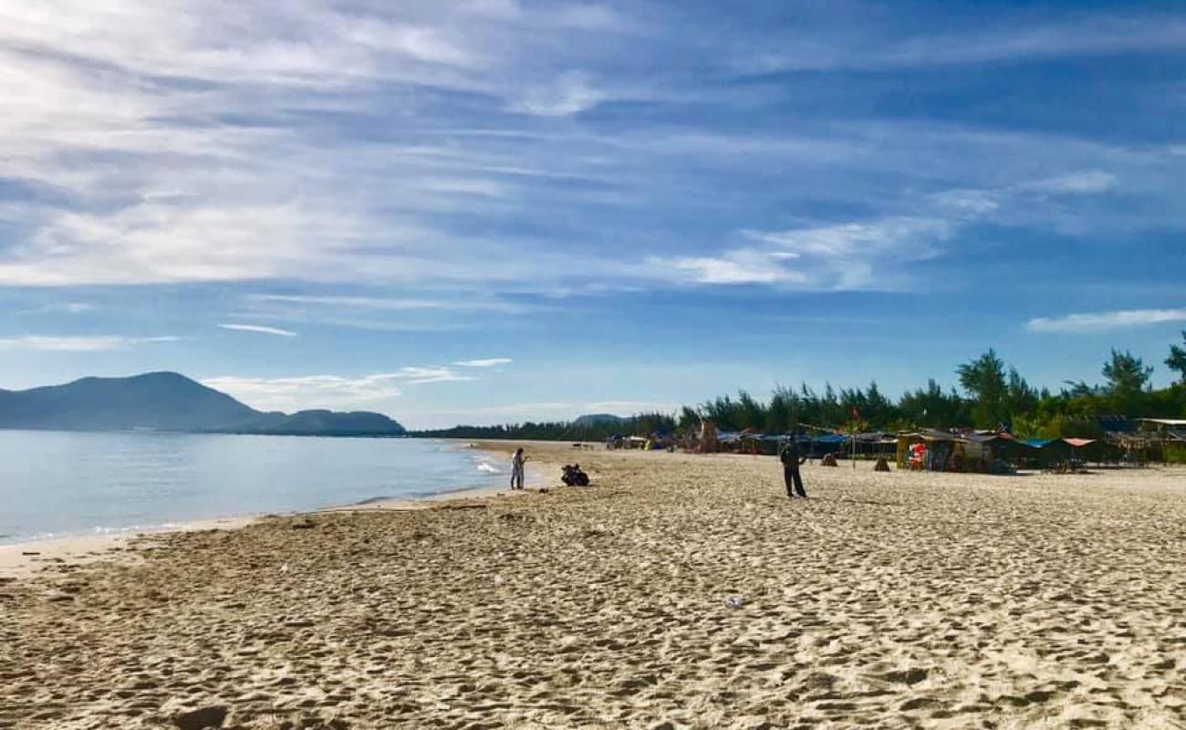 Foto de Chan May Beach con arena brillante superficie