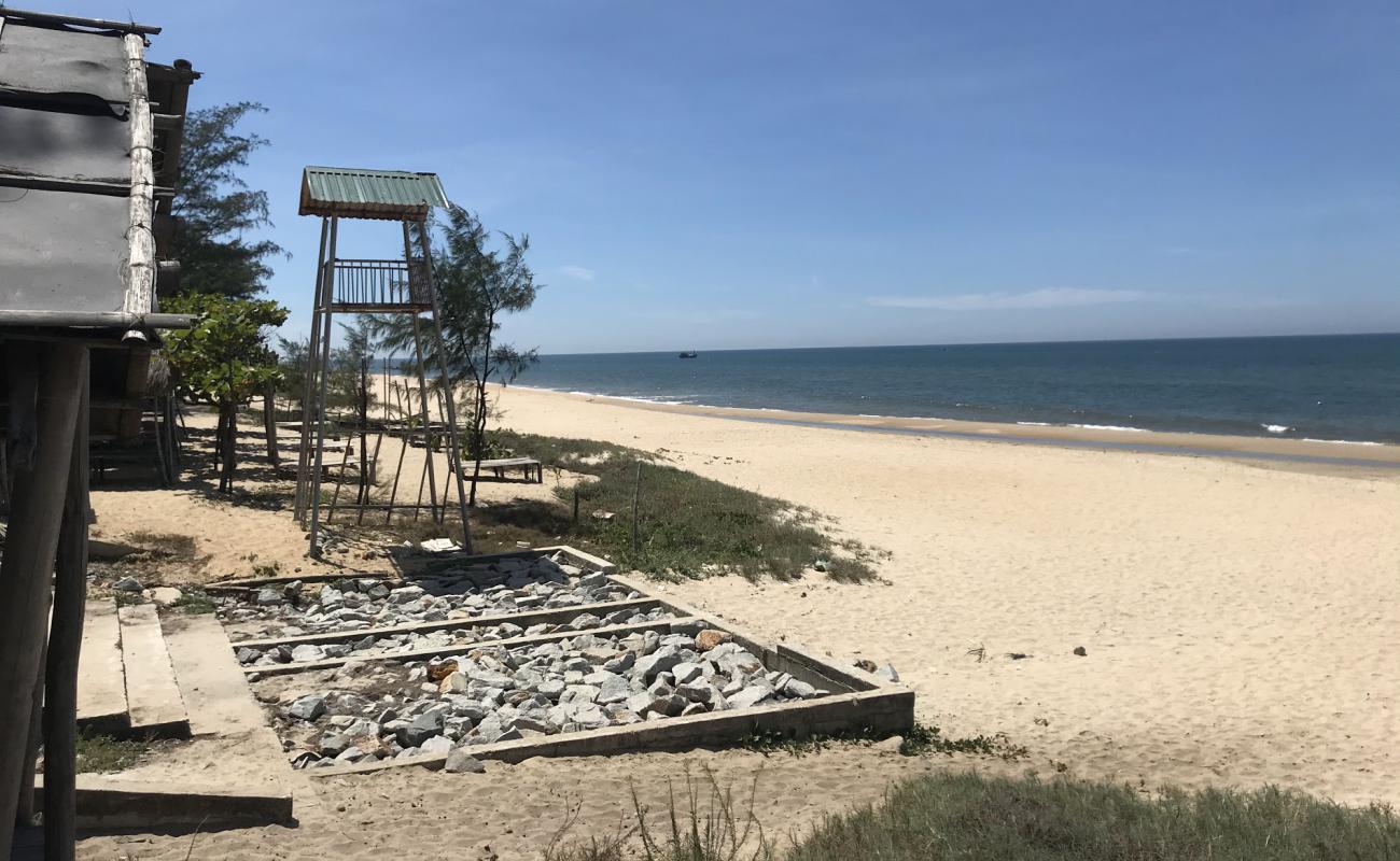 Foto de Phu Dien Beach con arena brillante superficie