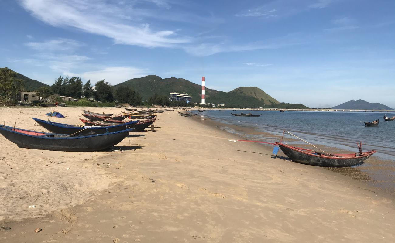 Foto de Hai Phong Beach con arena brillante superficie