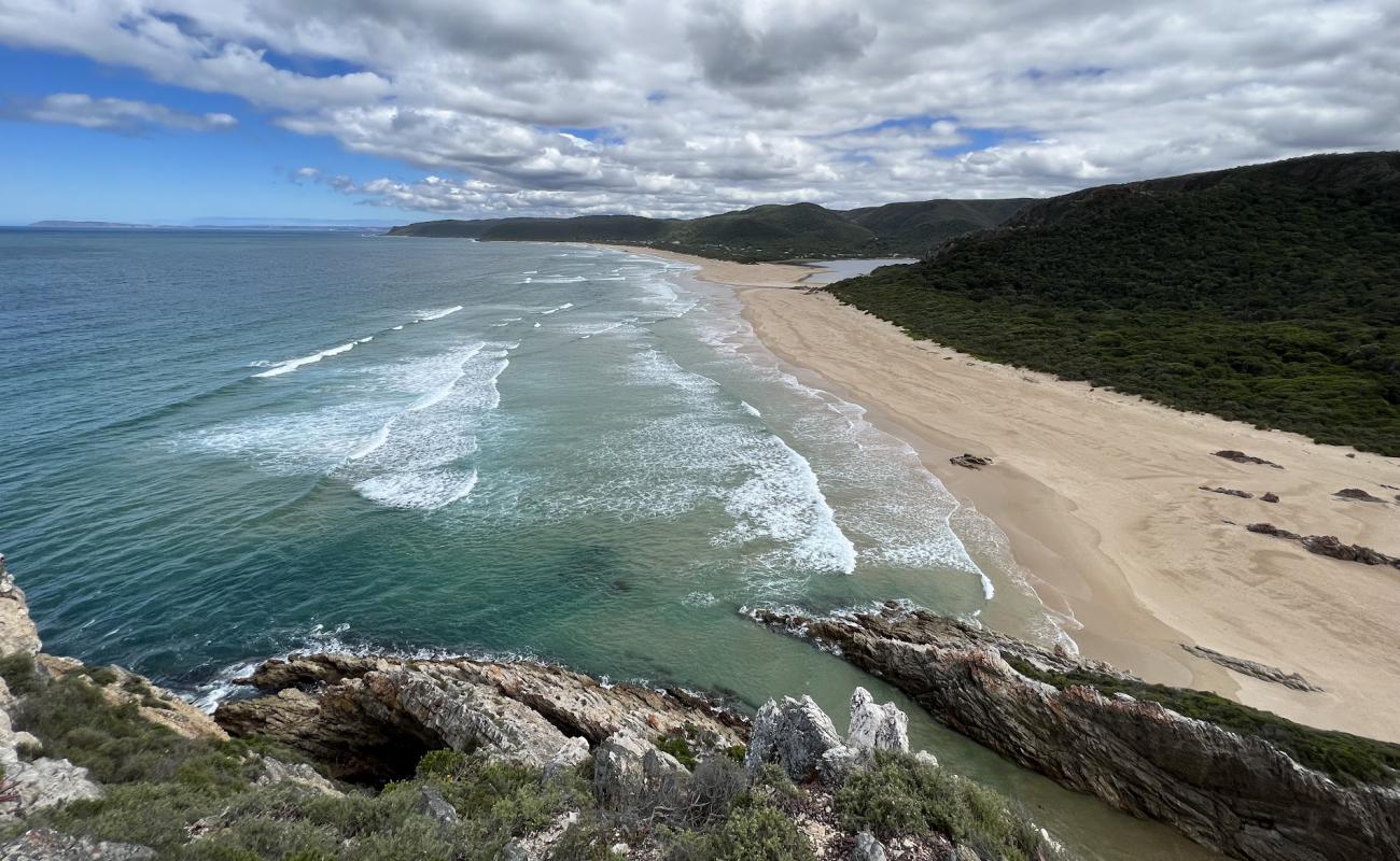 Foto de Nature's Valley beach con brillante arena fina superficie