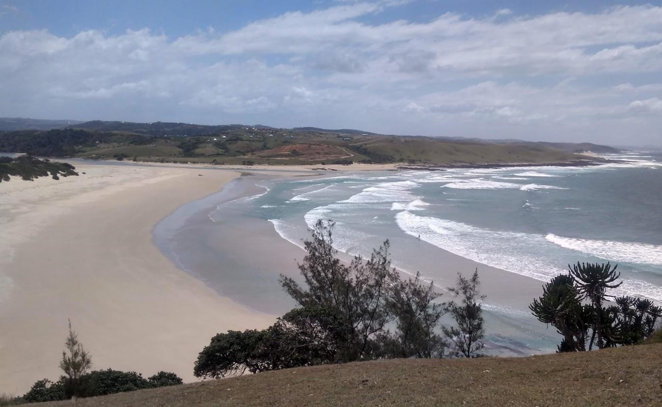 Foto de Mdumbi beach con arena brillante superficie