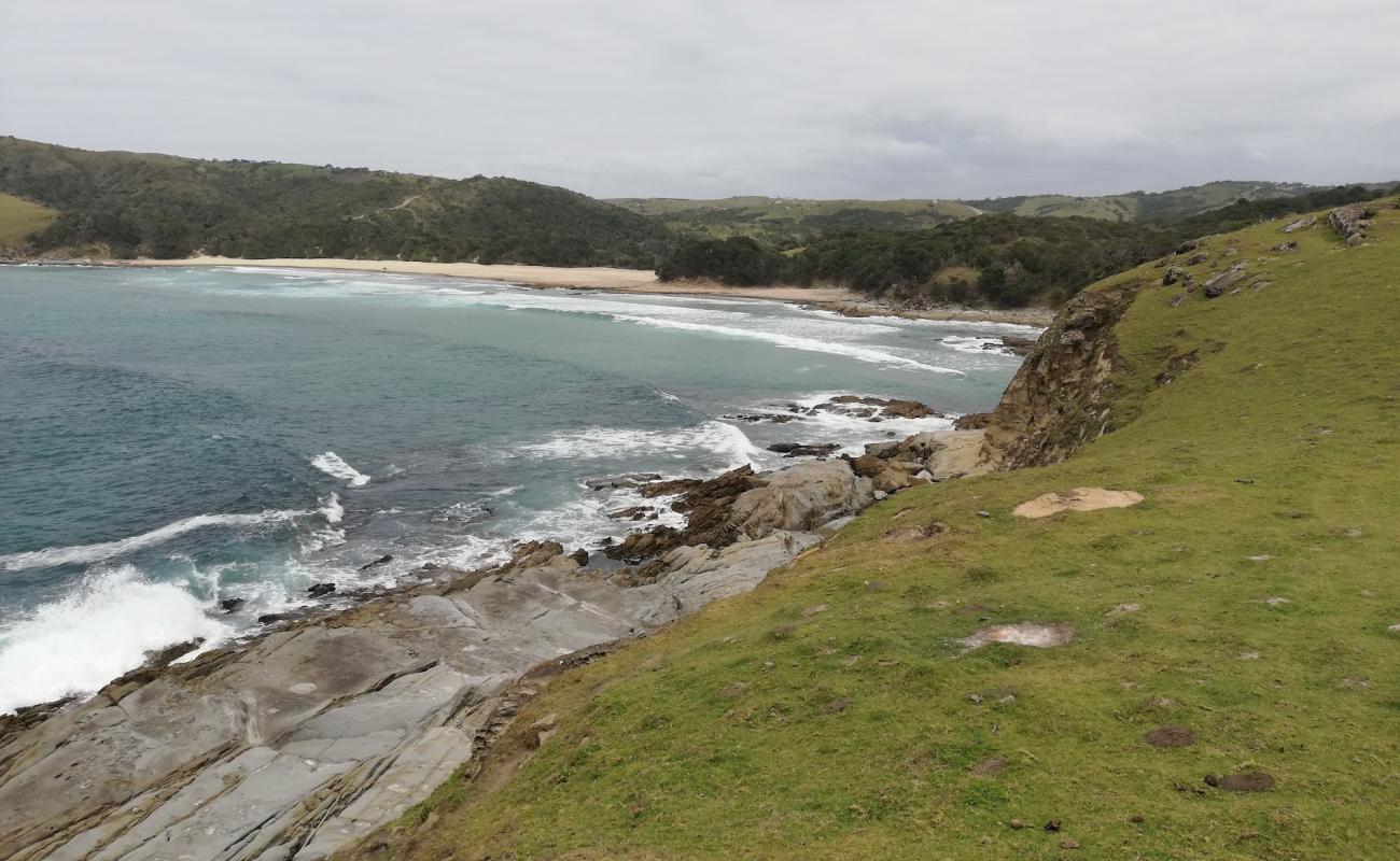 Foto de Lutatweni beach con arena brillante superficie