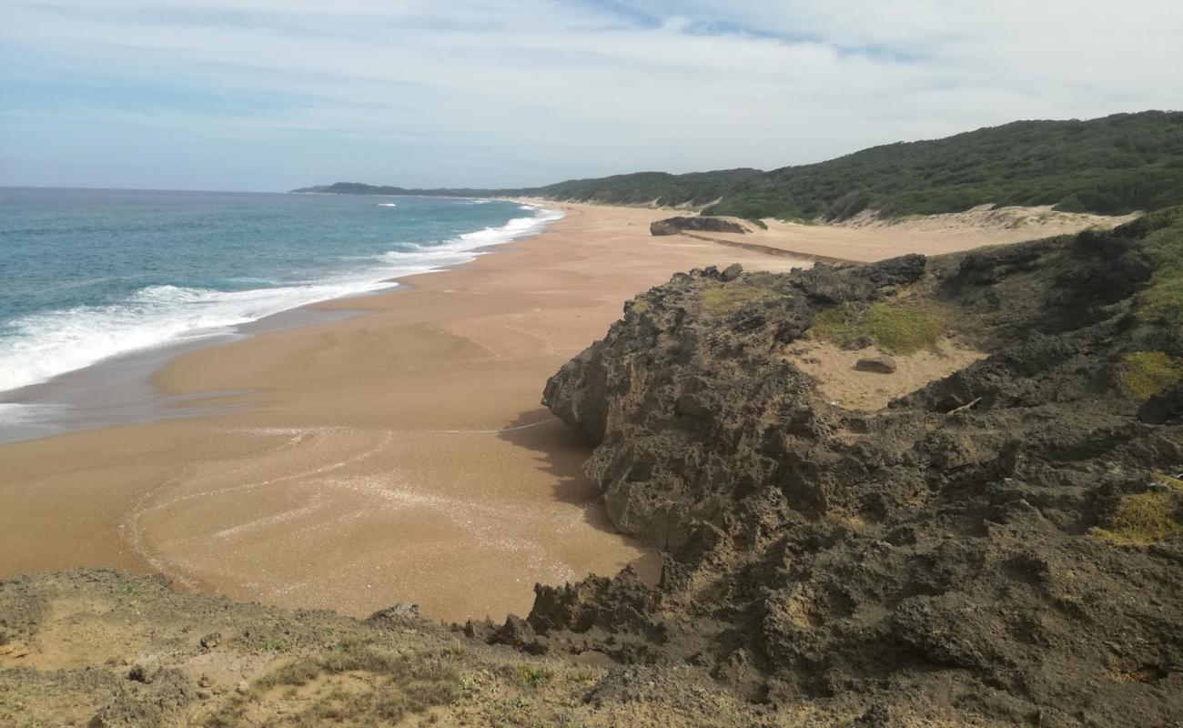 Foto de Black Rock beach con brillante arena fina superficie