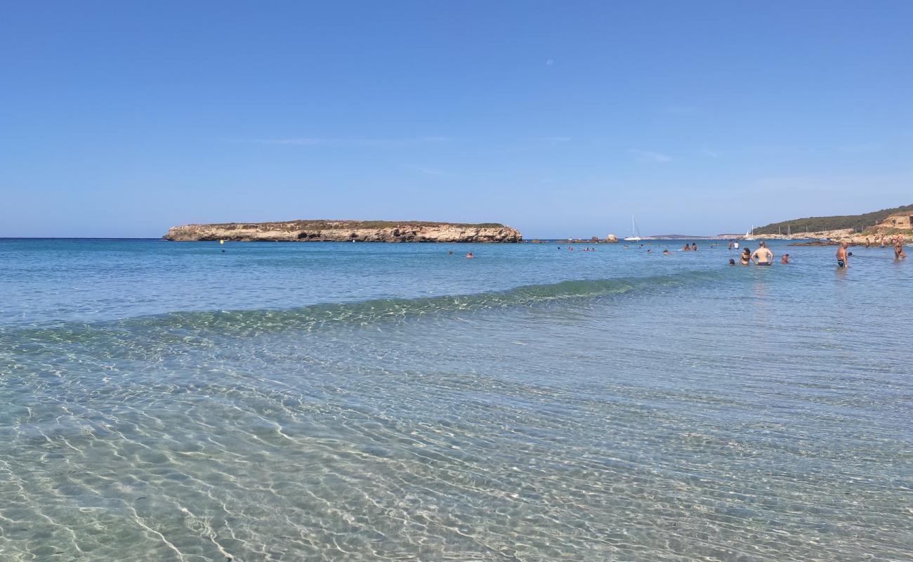 Foto de Platja de San Tomas con brillante arena fina superficie