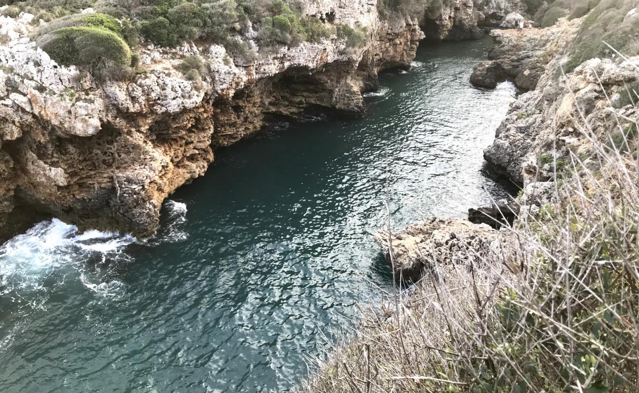 Foto de Cala Rafalet con piedra superficie