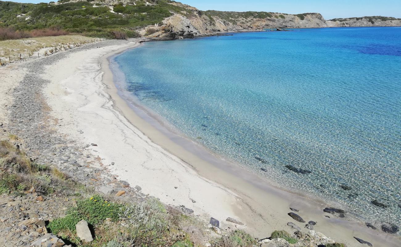 Foto de Cala Tortuga con arena oscura superficie