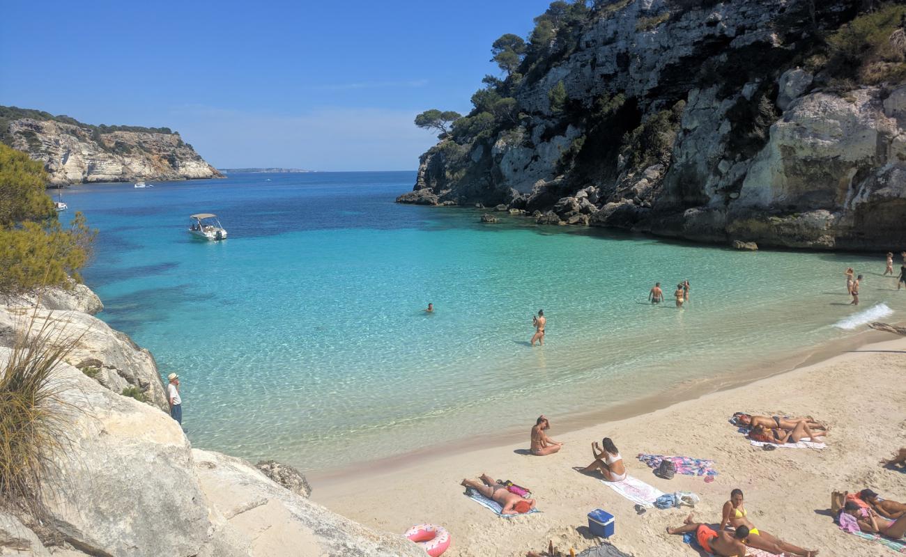 Foto de Cala Macarelleta con brillante arena fina superficie