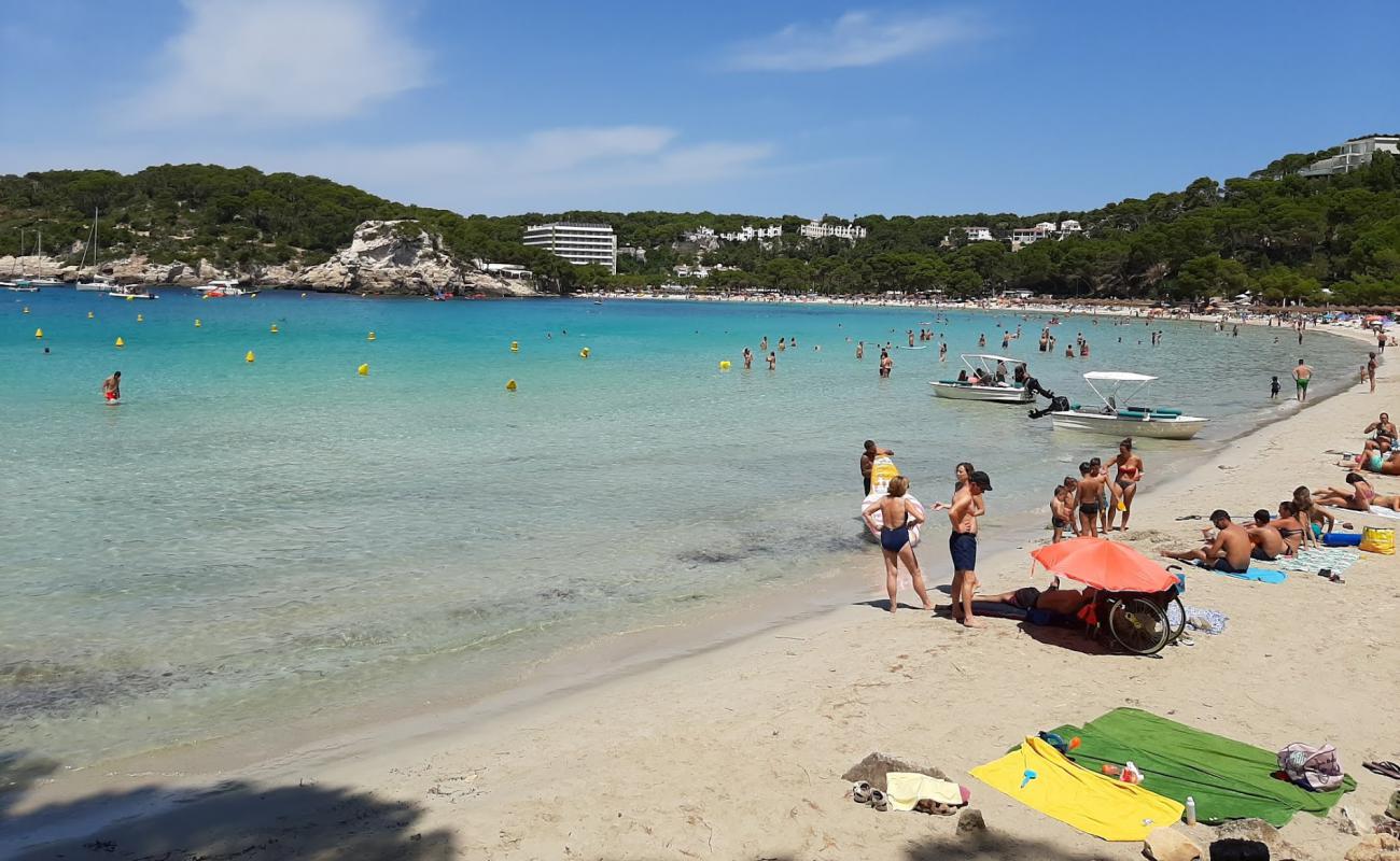 Foto de Cala Galdana con brillante arena fina superficie