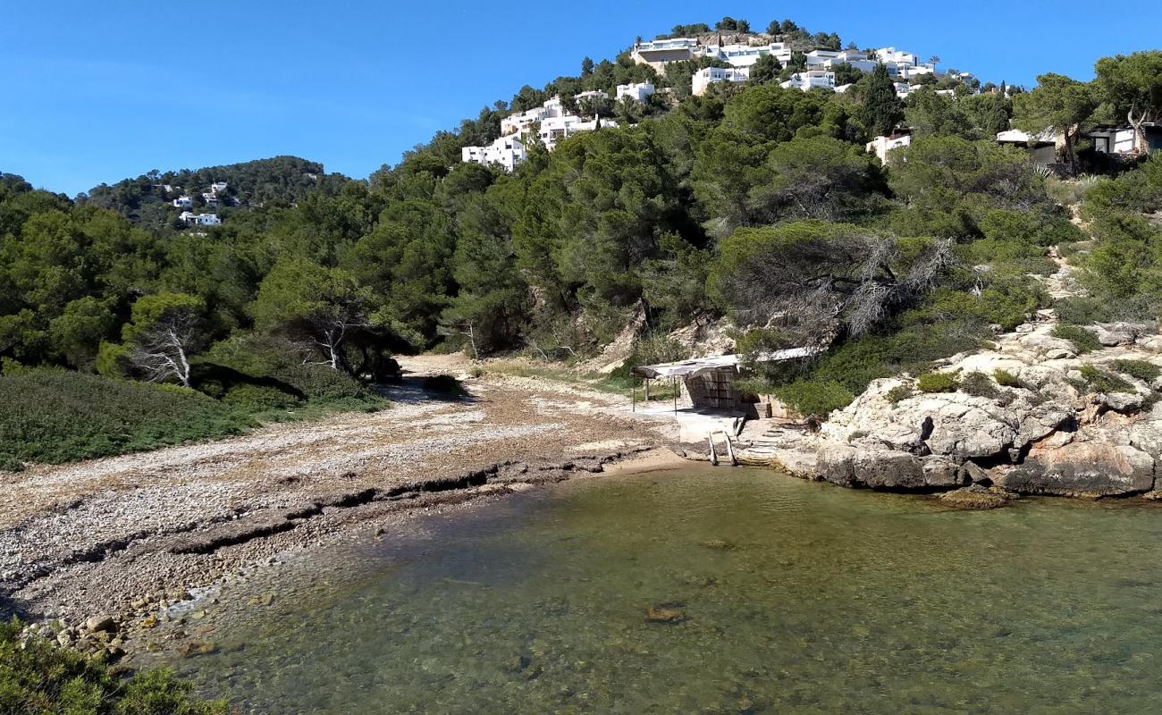 Foto de Cala Espart con arena/piedras marrón superficie