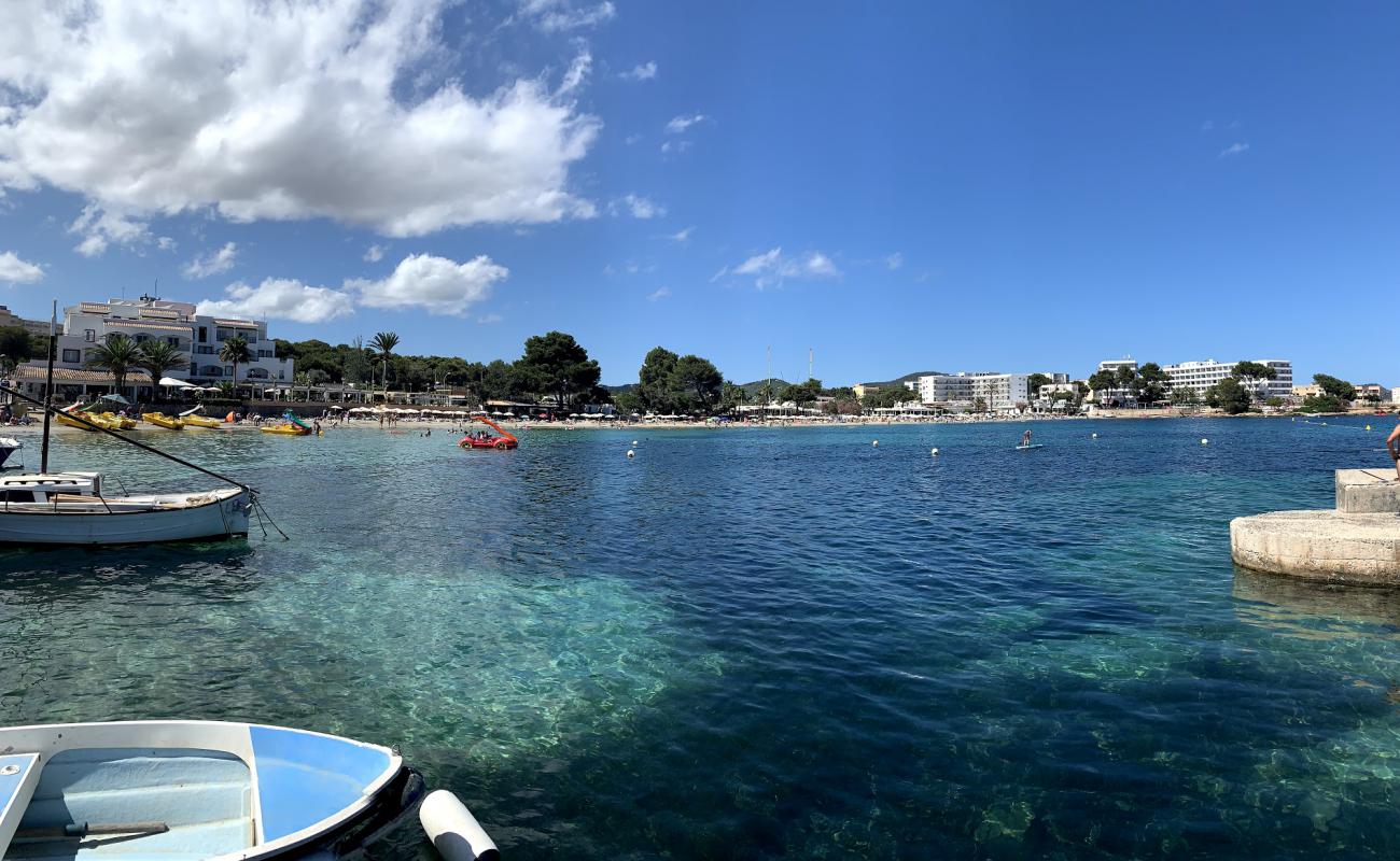 Foto de Platja des Canar con brillante arena fina superficie