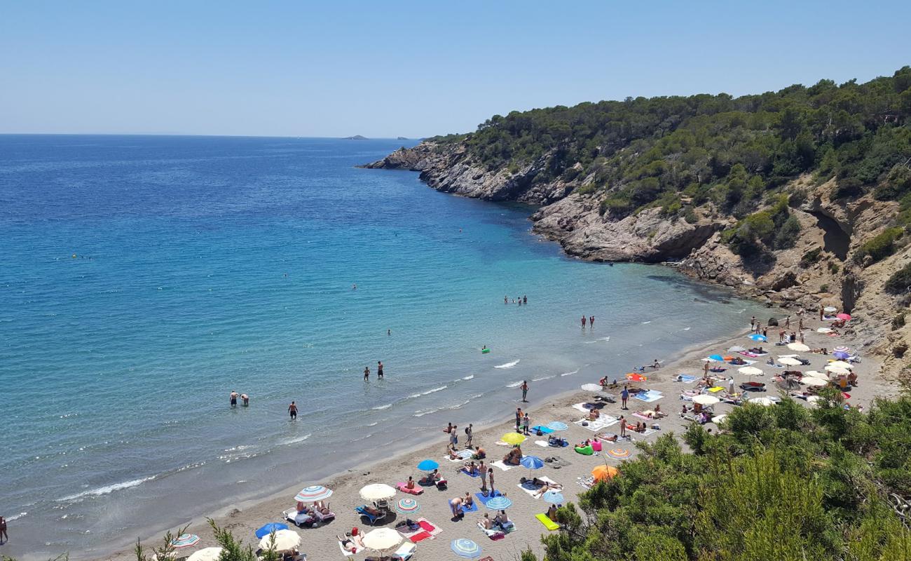 Foto de Cala Boix con brillante arena fina superficie