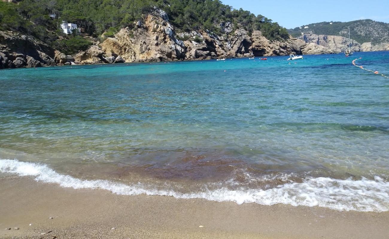 Foto de Cala Benirrás con arena gris y guijarros superficie