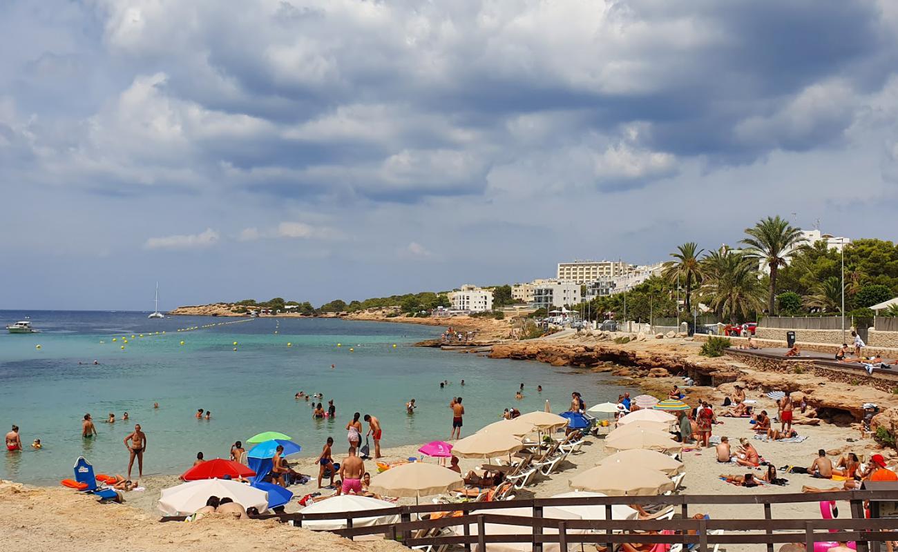 Foto de Caló el Moro con arena gris superficie