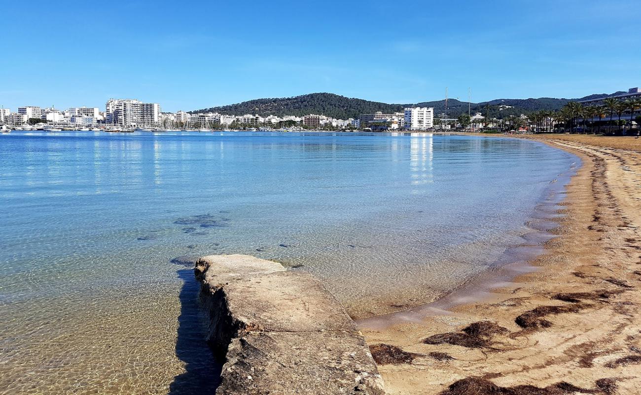 Foto de Punta des Molf con brillante arena fina superficie