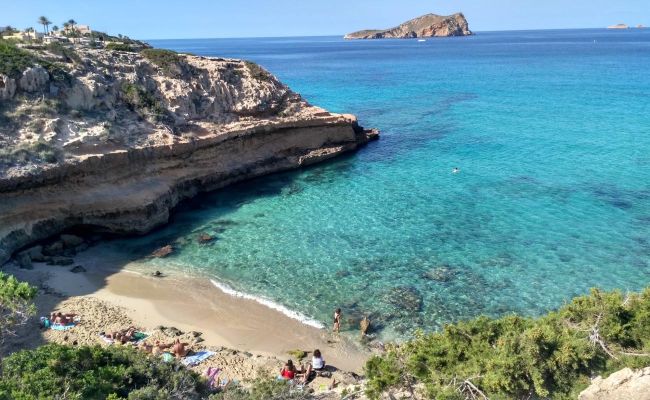 Foto de Cala Escondida con brillante arena fina superficie