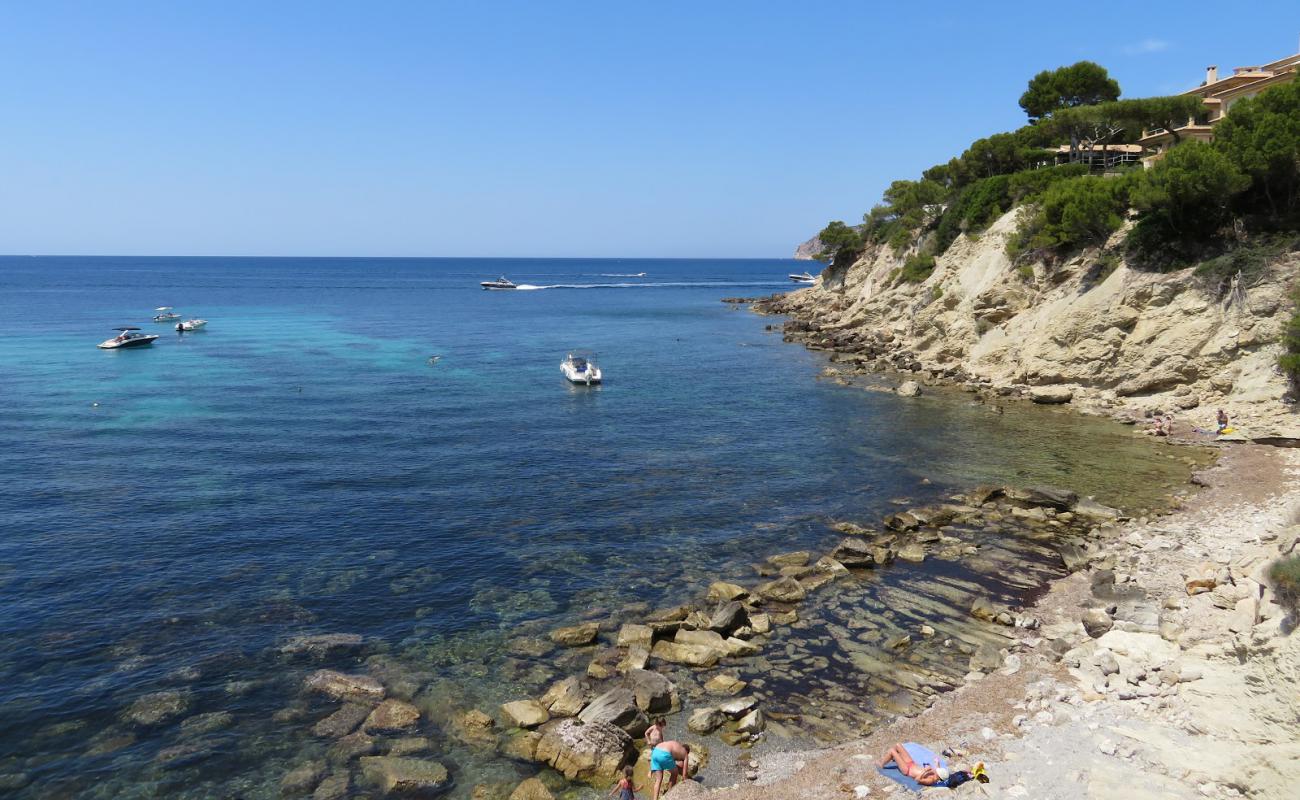 Foto de Playa S'Algar con piedra superficie