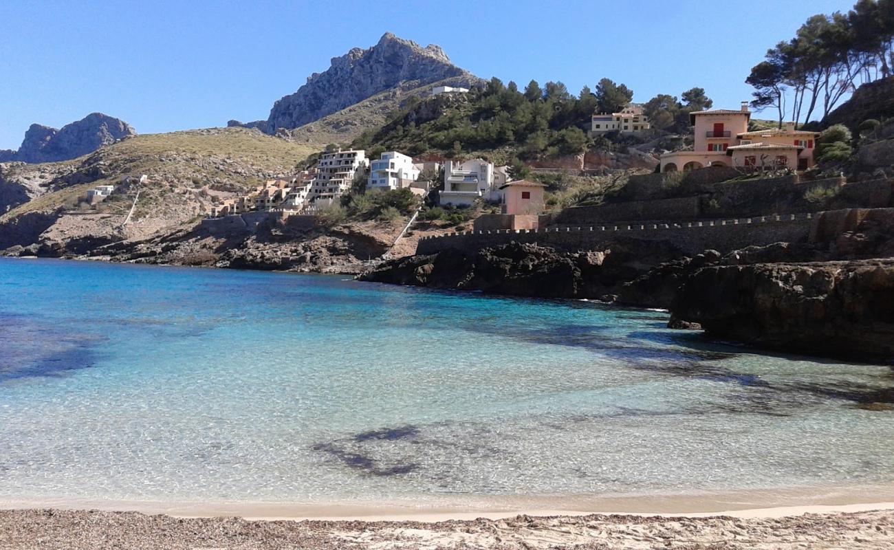 Foto de Playa de Cala Molins con brillante arena fina superficie