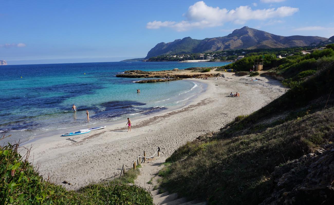 Foto de Playa de Sant Joan con brillante arena fina superficie