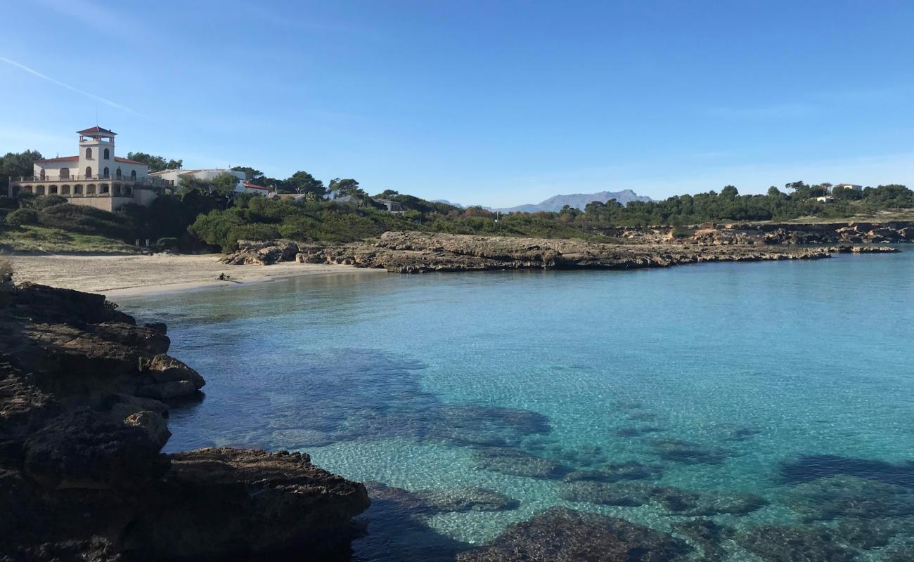 Foto de Playa de Sant Pere con brillante arena fina superficie